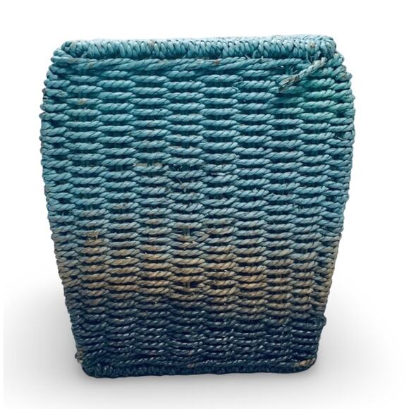 Vtg Medium Sized Weaved Straw Basket - Picture 5 of 5